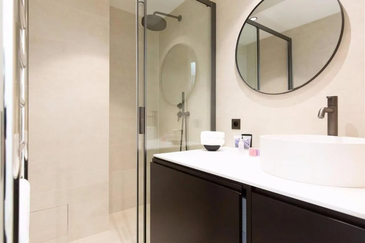 Magnificent Renovated 4-Room Apartment - Croisette Carre D'Or Cannes